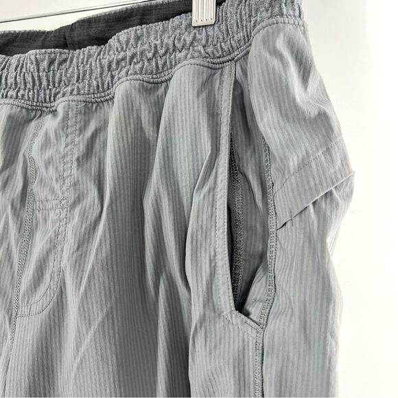 Lululemon Men’s Core Shorts Linerless Grey Pinstripe Large - Picture 2 of 11